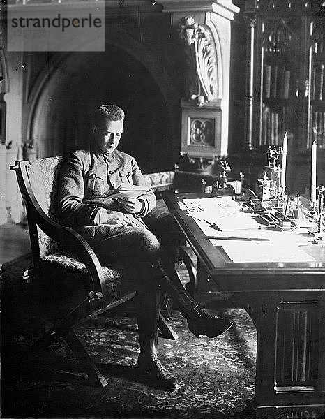 Alexander Kerenski  Ministerpräsident der Russischen Provisorischen Regierung  Russland  1917. Künstler: Anon