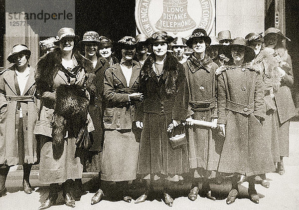 Telefonistinnen im Streik in Boston  Massachusetts  USA  1919. Künstler: Unbekannt