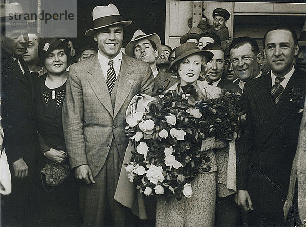 Max Schmeling und Anny Ondra bei ihrer Ankunft in Barcelona  Spanien  1933. Künstler: Unbekannt