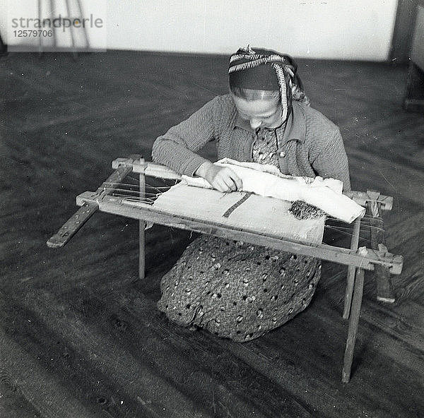 Frau beim Weben  Sarajevo  Bosnien-Herzegowina  Jugoslawien  1939. Künstler: Unbekannt