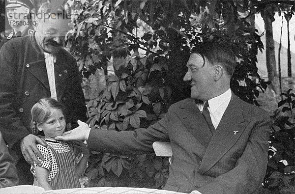 Hier  mein Führer  ist mein Enkelkind  1936. Künstler: Unbekannt
