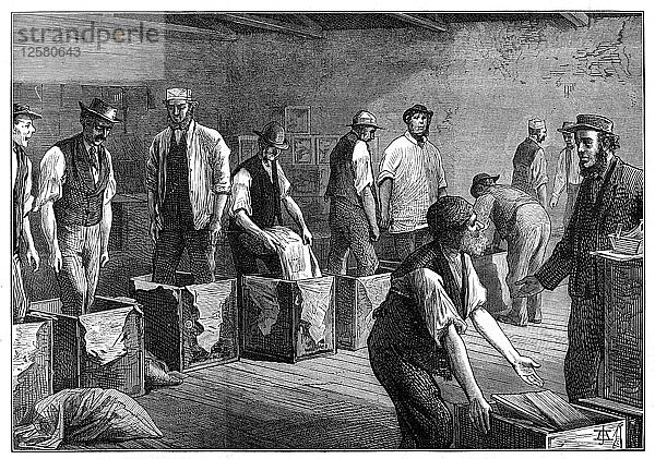Nachfüllen von Kisten in einem Teelager  1874. Künstler: Unbekannt