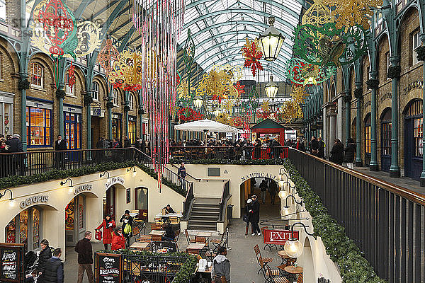 Innenraum des Covent Garden Market  London  2010.