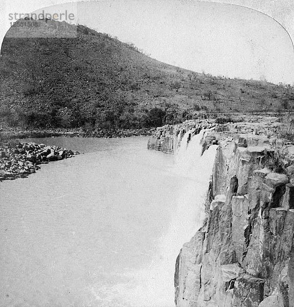 Mittlere Wasserfälle des Tugela-Flusses von einem Burenlager aus  nahe Colenso  Südafrika  2. Burenkrieg  1901. Künstler: Underwood & Underwood