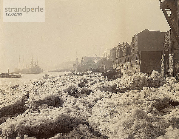 Blick auf die Themse oberhalb von Limehouse  London  während des Frostes im Februar 1895. Künstler: Unbekannt