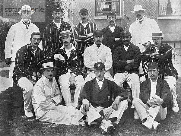 Die englische Test-Cricket-Elf in Lords  London  1899. Künstler: Hawkins & Co