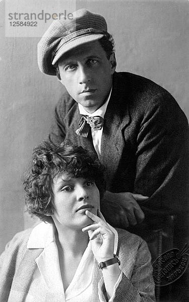 Der russische Theaterregisseur Vsevolod Meyerhold und seine Frau  die Schauspielerin Zinaida Raikh  Anfang der 1920er Jahre. Künstler: Unbekannt