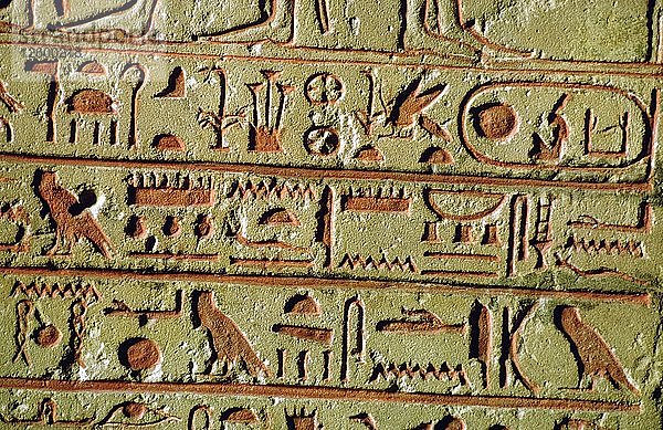 Ägyptische Hieroglyphen auf einer Grabstele. Künstler: Unbekannt