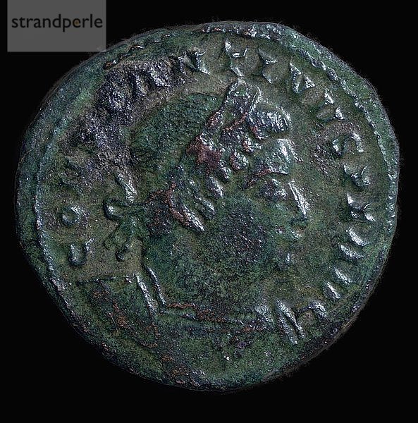 Bronzemünze von Konstantin I.  4. Jahrhundert. Künstler: Unbekannt