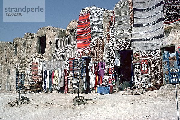 Zu einem Basar umgebaute Lagerhäuser der Berber. Künstler: Unbekannt