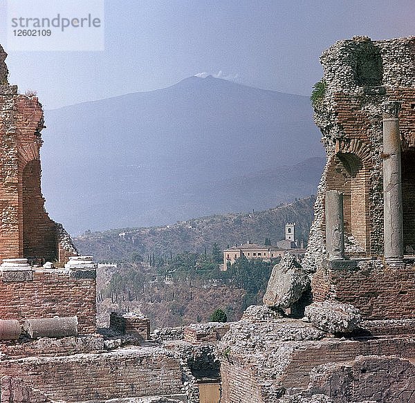 Antikes griechisches Theater in Sizilien  1. Jahrhundert. Künstler: Unbekannt