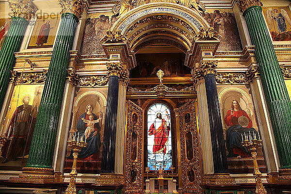 Die Heiligen Pforten und die Ikonostase  St. Isaakskathedrale  St. Petersburg  Russland  2011. Künstler: Sheldon Marshall