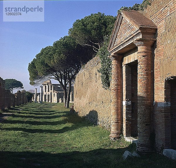 Eine Straße im römischen Hafen von Ostia. Künstler: Unbekannt