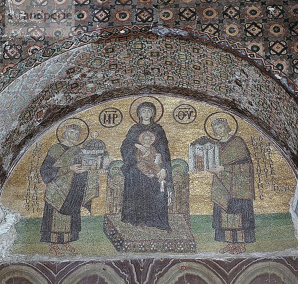 Byzantinisches Mosaik der Jungfrau mit Justinian und Konstantin. Künstler: Unbekannt