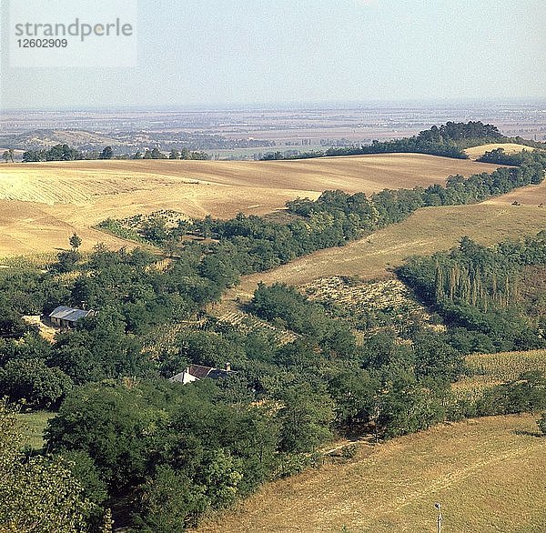 Landschaft in Ungarn in der Nähe des Klosters Pannonhalma. Künstler: CM Dixon Künstler: Unbekannt