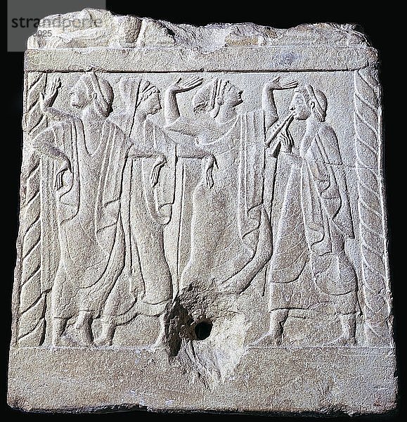 Etruskisches Relief mit Tänzern und einem Musiker  6. Jahrhundert v. Chr. Künstler: Unbekannt