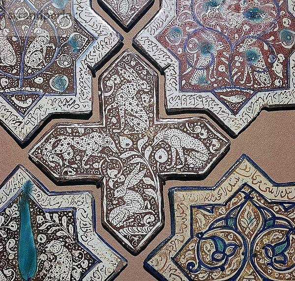 Persische Fliesen mit Tieren und Zeilen aus der persischen Poesie  13. Jahrhundert. Künstler: Unbekannt