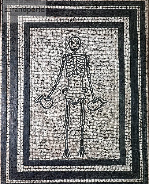 Römisches Mosaik eines Skeletts  1. Jahrhundert. Künstler: Unbekannt