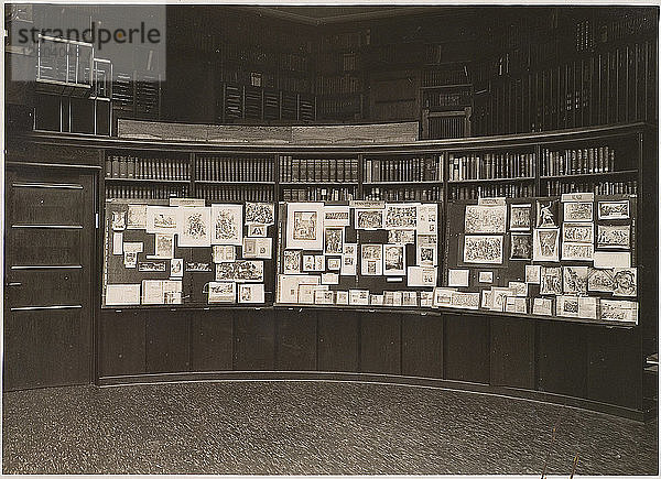 Der Mnemosyne-Atlas im Lesesaal der Kunstwissenschaftlichen Bibliothek Warburg  1927.