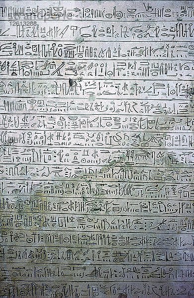 Ägyptische Kalksteinstele mit hieratischer Schrift. Künstler: Unbekannt