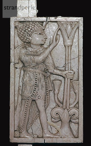 Phönizische Elfenbeintafel aus einem Möbelstück  8. Jahrhundert v. Chr. Künstler: Unbekannt