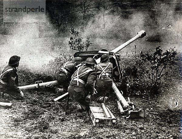 Neuseeländische Panzerabwehrkanonen-Besatzung im Einsatz  nahe Cassino  Italien  Zweiter Weltkrieg  1944. Künstler: Unbekannt