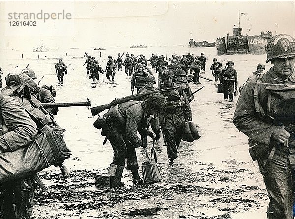 US-Angriffstruppen bei der Landung auf einem Strandabschnitt  Normandie  1944. Künstler: Unbekannt