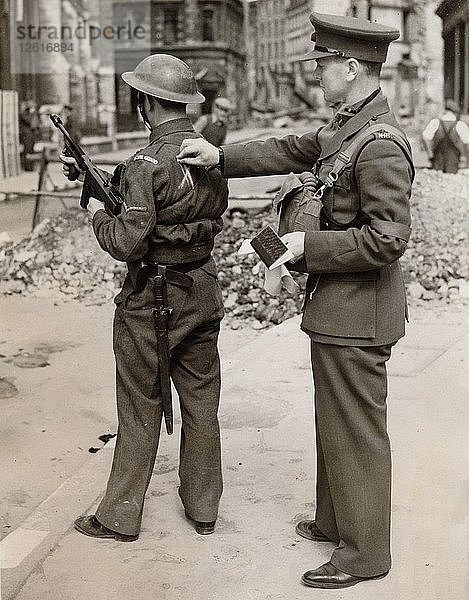 Übung der Home Guard  London  Zweiter Weltkrieg  29. Juni 1941. Künstler: Unbekannt