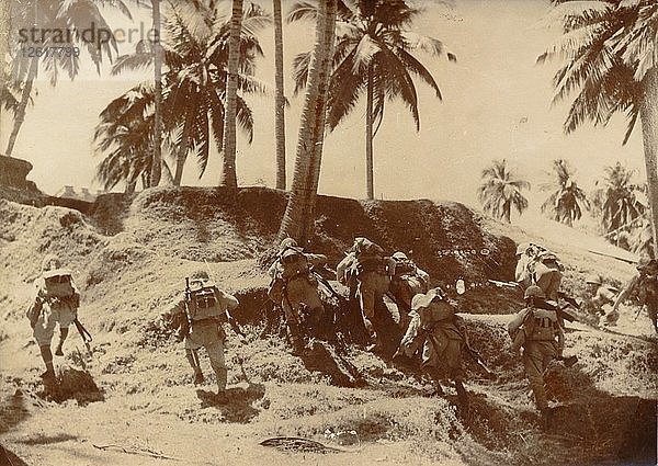 Japanische Soldaten im Anmarsch auf Port Blair  Andamanen-Inseln  Zweiter Weltkrieg  1942. Künstler: Unbekannt