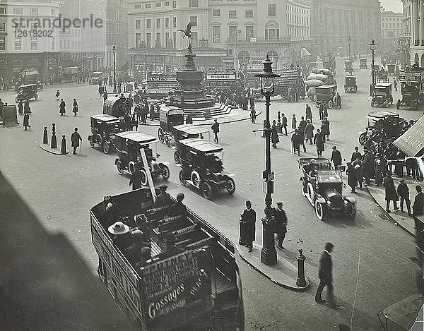 Verkehr am Piccadilly Circus  London  1912. Künstler: Unbekannt.