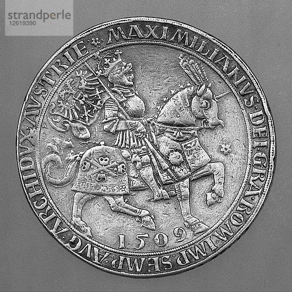 Kaiser Maximilian I. zu Pferd. Taler-Münze aus Hall. Künstler: Ursentaler  Ulrich  der Ältere (tätig 1508-1535)
