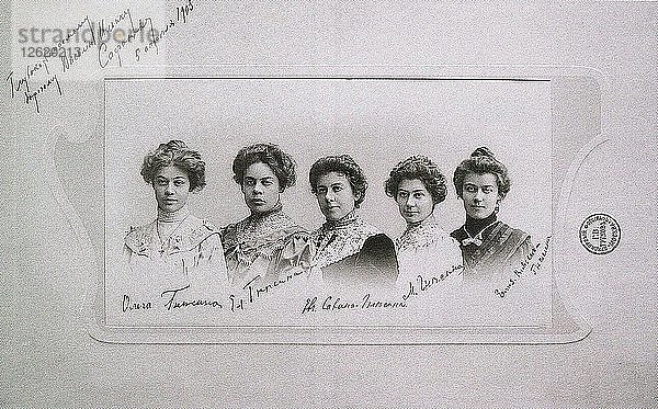 Olga  Elena  Eugenia  Maria und Elizaveta Gnessin (Gnessin-Schwestern)  1905. Künstler: Anonym