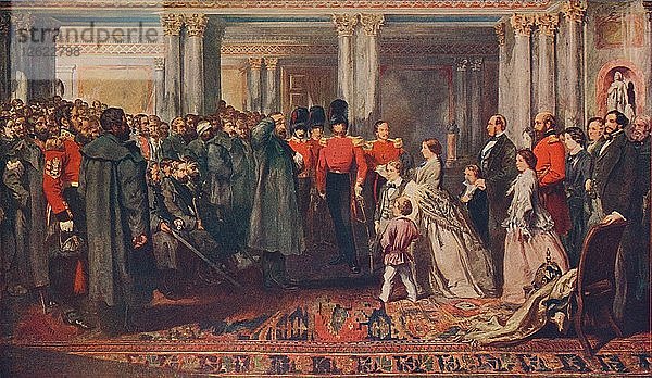 Königin Victoria überreicht Medaillen an die Garde nach dem Krimkrieg  1856 (1906). Künstler: W Bunney.