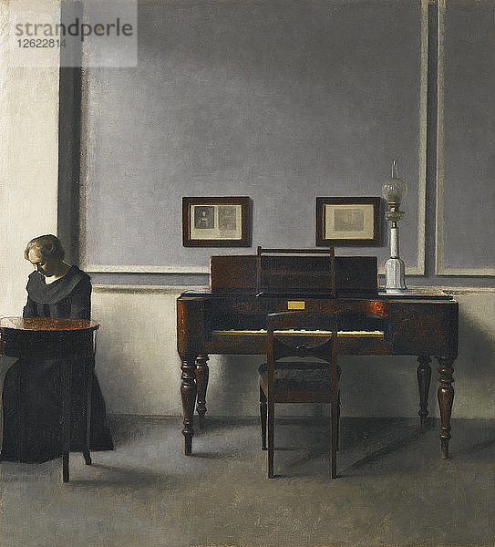 Ida in einem Interieur mit Klavier. Künstler: Hammershøi  Vilhelm (1864-1916)