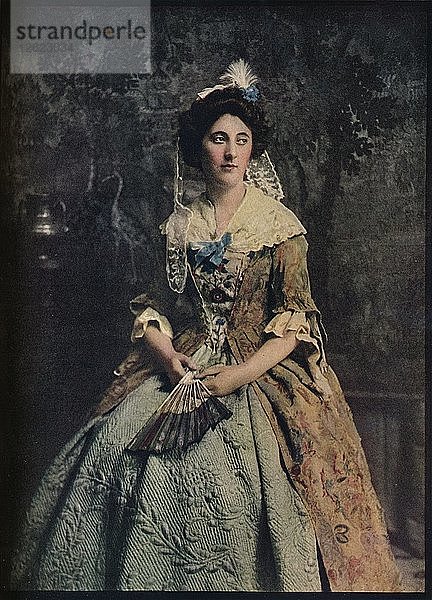 Ein Kleid aus dem frühen 18. Jahrhundert  mit einem schönen Beispiel eines gesteppten Unterrocks  um 1913. Künstler: Unbekannt.