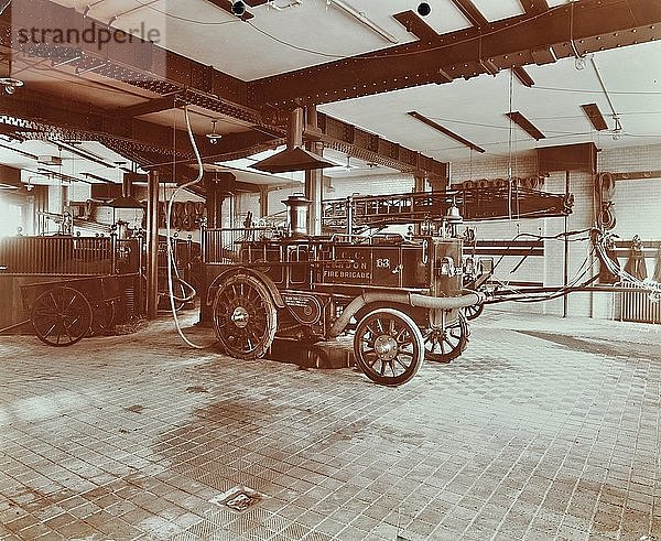 Feuerwehrauto in der Cannon Street Fire Station  Cannon Street  City of London  1907. Künstler: Unbekannt.