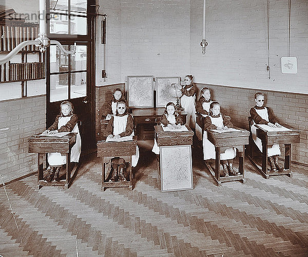 Geografiestunde in der Elm Lodge Residential School for Elder Blind Girls  London  1908. Künstler: Unbekannt.