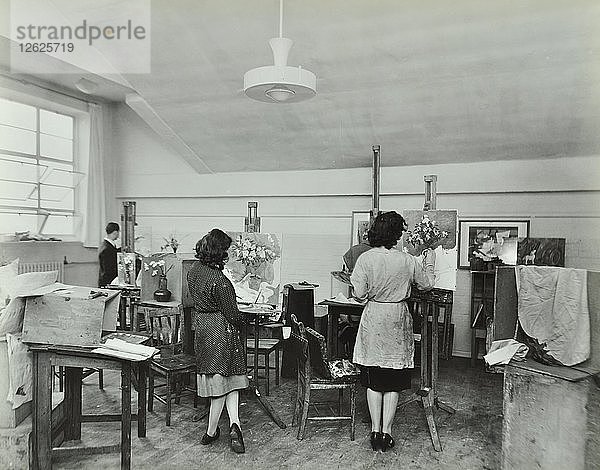 Stilllebenklasse  Saint Martins School of Art  London  1939. Künstler: Unbekannt.