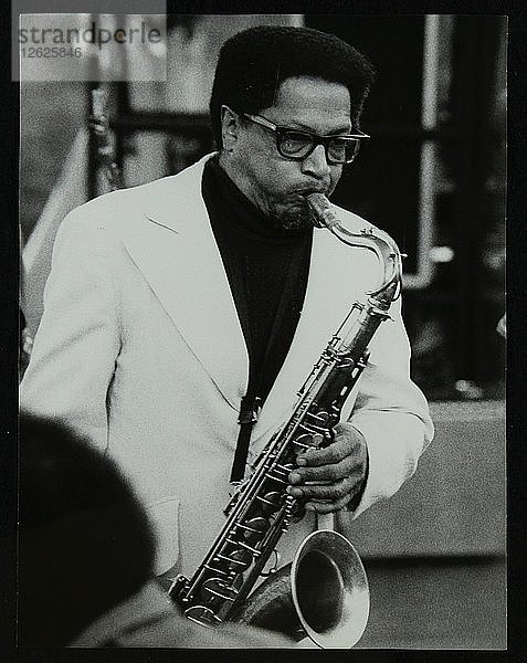 Der amerikanische Saxophonist Illinois Jacquet spielt auf dem Capital Radio Jazz Festival in London  1979. Künstler: Denis Williams