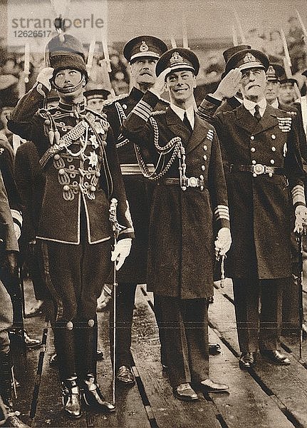 Der Herzog von York und Prinz Henry bei der Begrüßung des Prinzen von Wales in Portsmouth  1925. Künstler: Unbekannt.