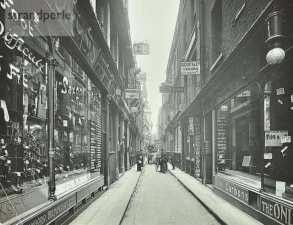 Schaufenster  Blick nach Süden von Cheapside  London  Mai 1912. Künstler: Unbekannt.