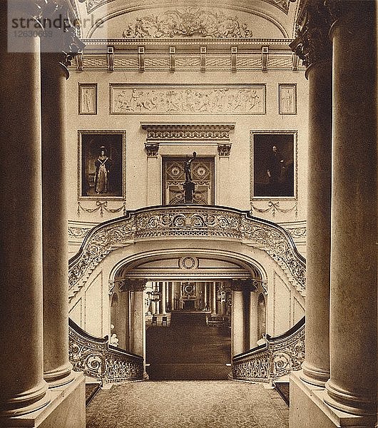 Die große Treppe im Buckingham Palace  1935. Künstler: Unbekannt.