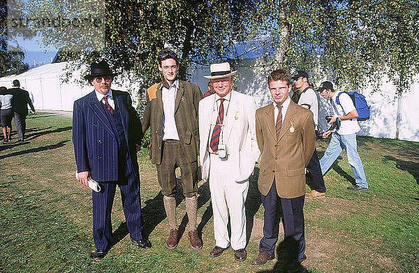 Lord Montagu  Jonathan Montagu und Justin Keen beim Goodwood-Revival 1998  Künstler: Unbekannt.