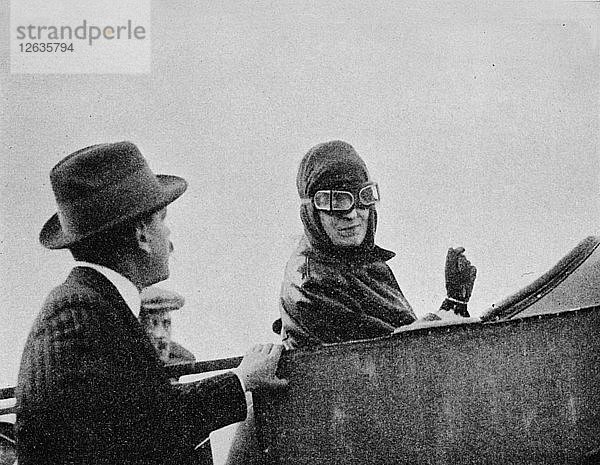 Miss Trehawke-Davies auf dem Beifahrersitz eines ihrer Bleriot-Eindecker  1913 (1934). Künstler: Flight Photo.