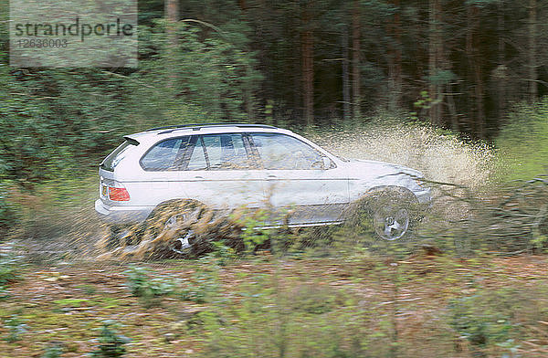 2001 BMW X5 4.4i. Künstler: Unbekannt.
