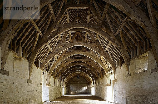 Innenraum der Zehntscheune von Bradford-on-Avon  Wiltshire  ca. 2000er Jahre(?). Künstler: Historic England Stabsfotograf.