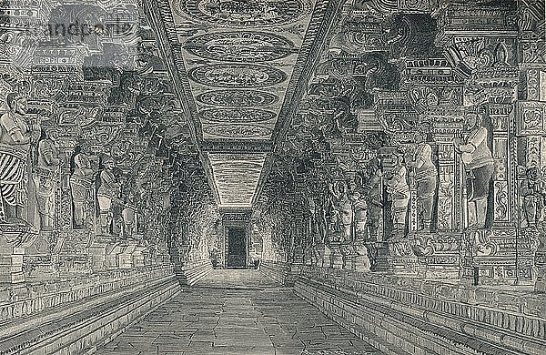 Kolonnade im Inneren des Hindu-Tempels auf der Insel Rameswaram in Südindien  um 1903  ( Künstler: Unbekannt.