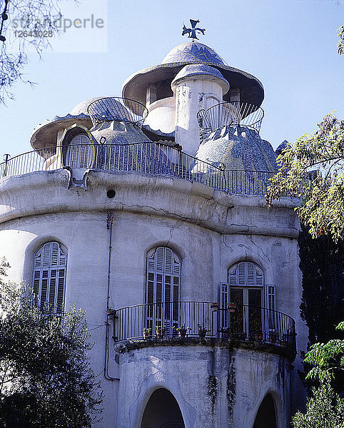 Turm des Kreuzes  von Jose M ª Jujol i Gibert (1879-1949).