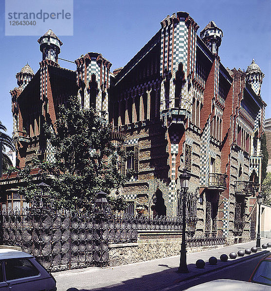 Außenansicht des Hauses Vicenç  von Antoni Gaudí.