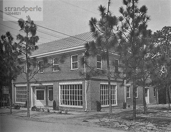 Geschäftsgebäude in Pinehurst  North Carolina  1925. Künstler: Unbekannt.